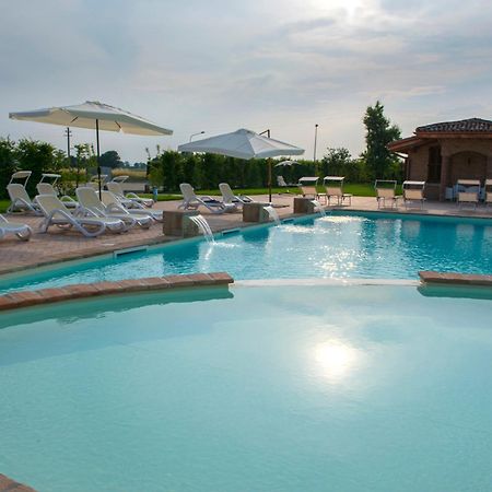 Hotel La Tavola Rotonda Cortemaggiore Екстериор снимка