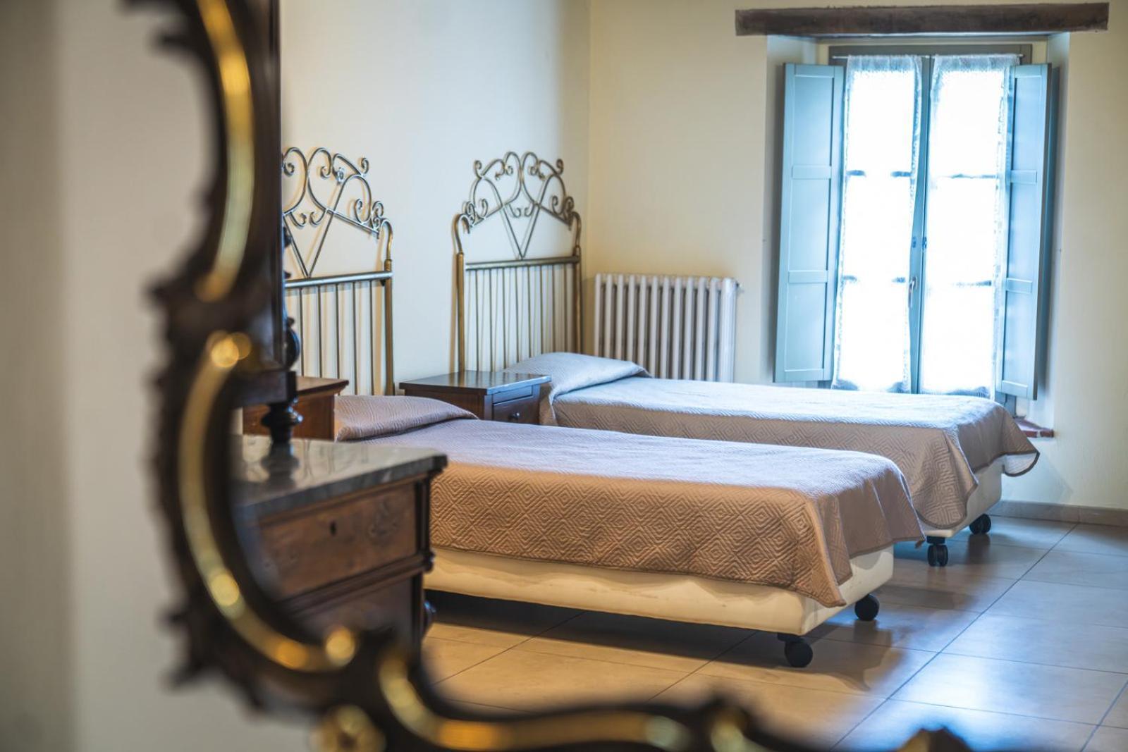 Hotel La Tavola Rotonda Cortemaggiore Екстериор снимка