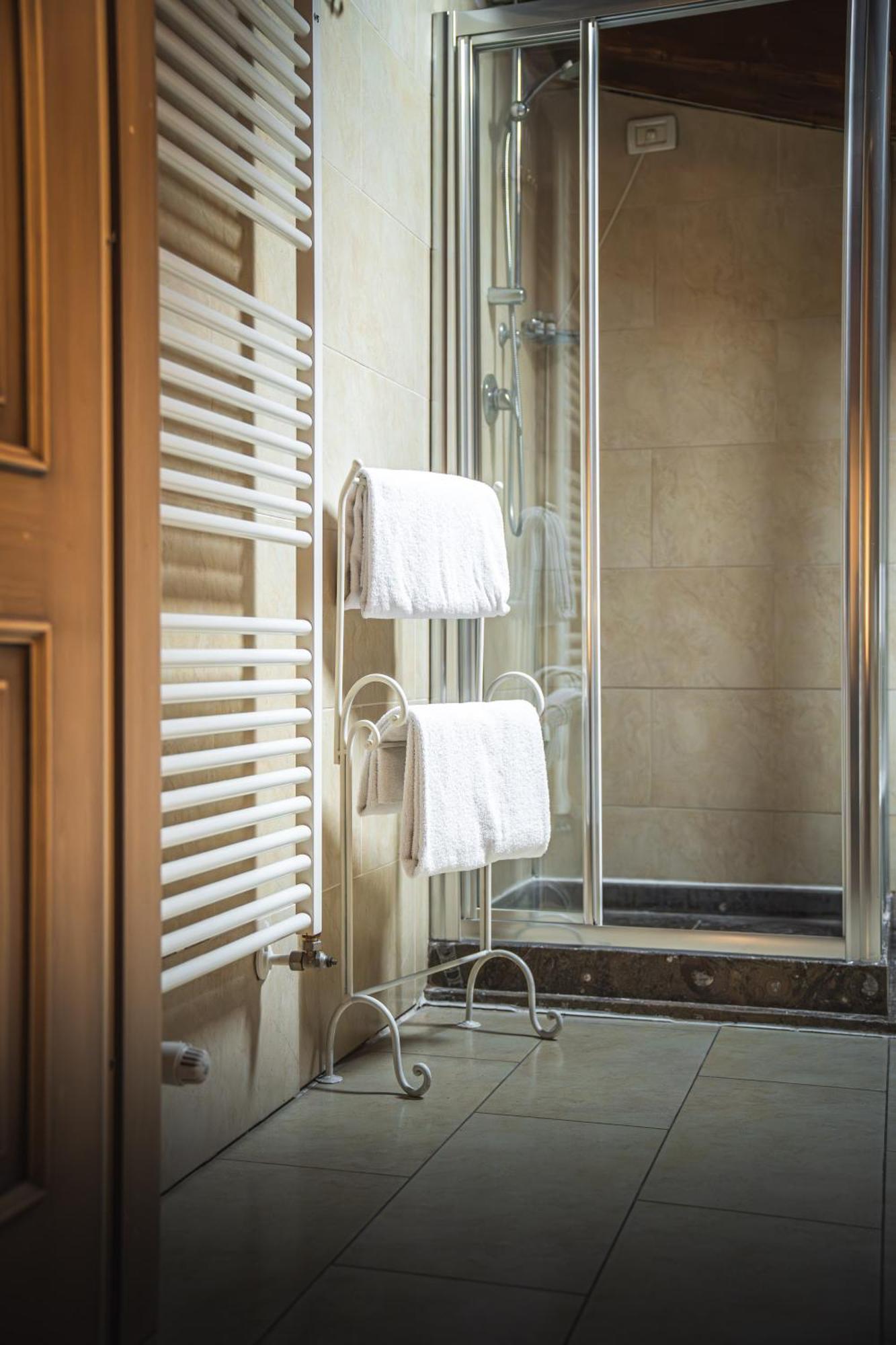 Hotel La Tavola Rotonda Cortemaggiore Стая снимка