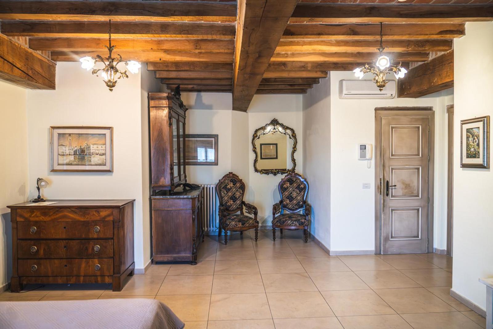 Hotel La Tavola Rotonda Cortemaggiore Екстериор снимка