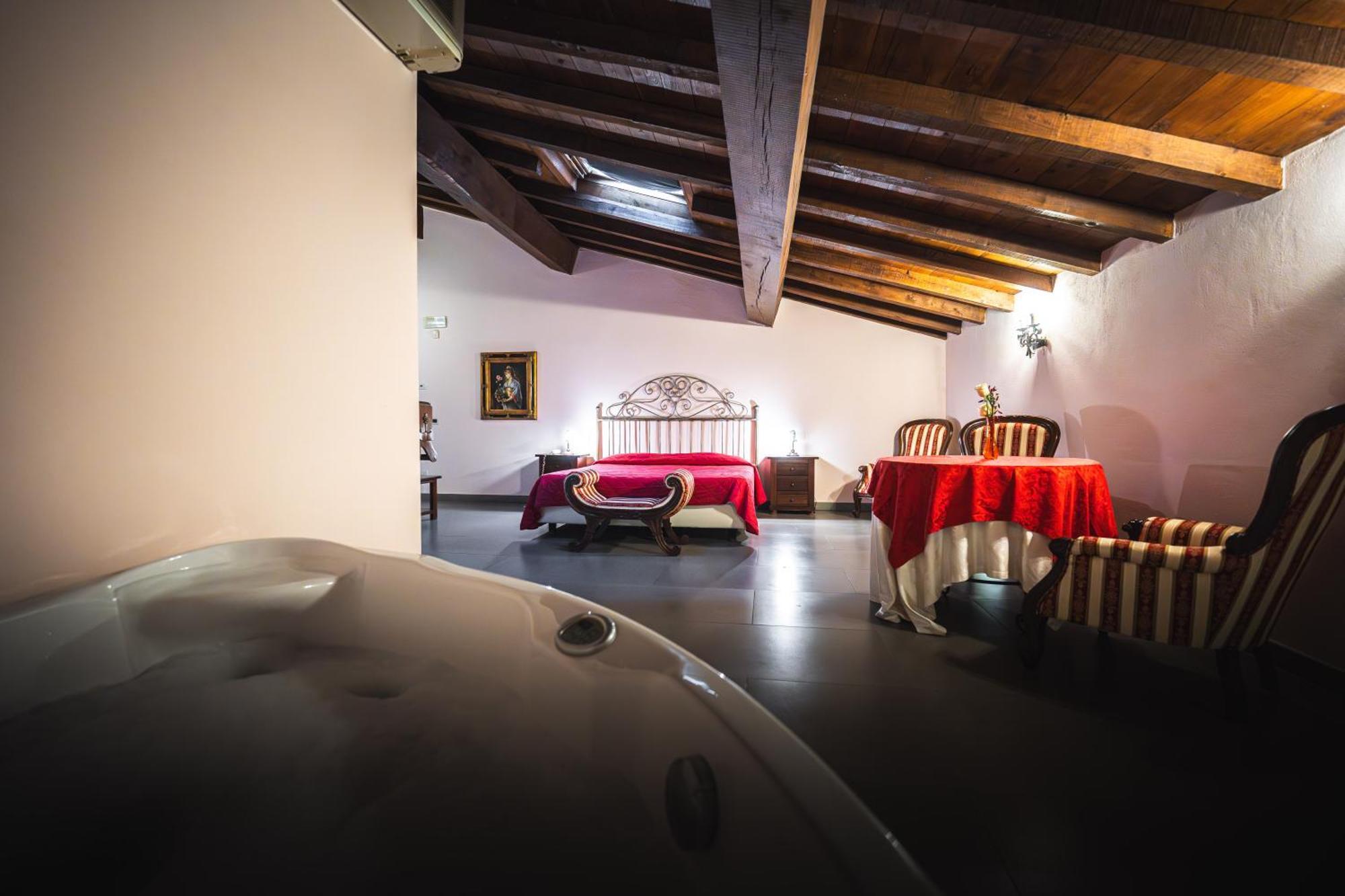 Hotel La Tavola Rotonda Cortemaggiore Екстериор снимка