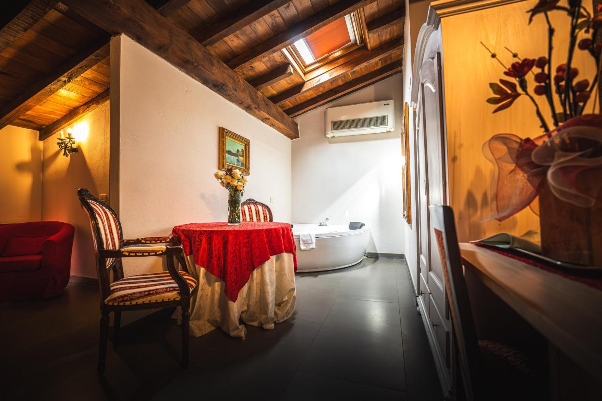 Hotel La Tavola Rotonda Cortemaggiore Екстериор снимка