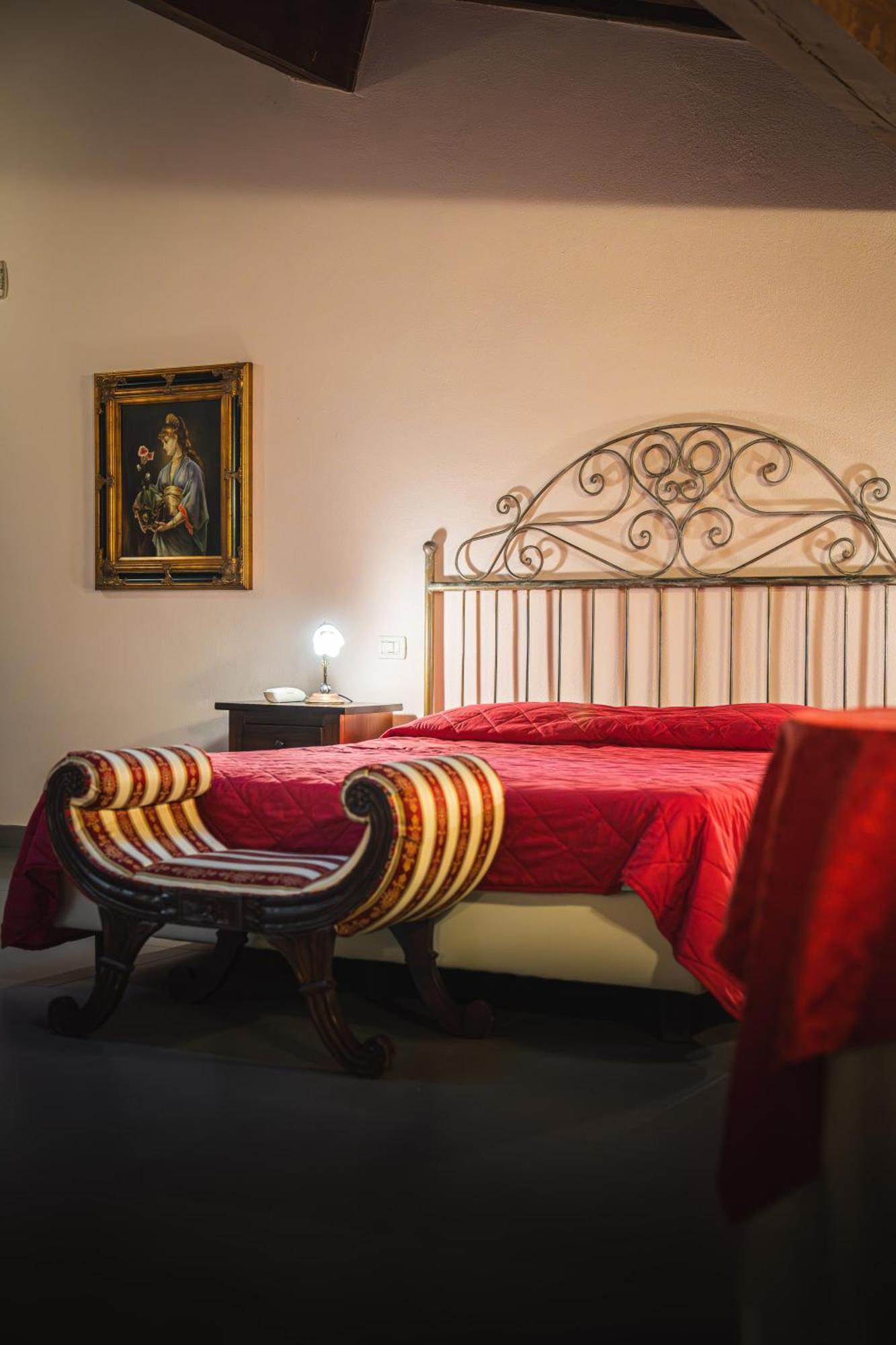 Hotel La Tavola Rotonda Cortemaggiore Екстериор снимка