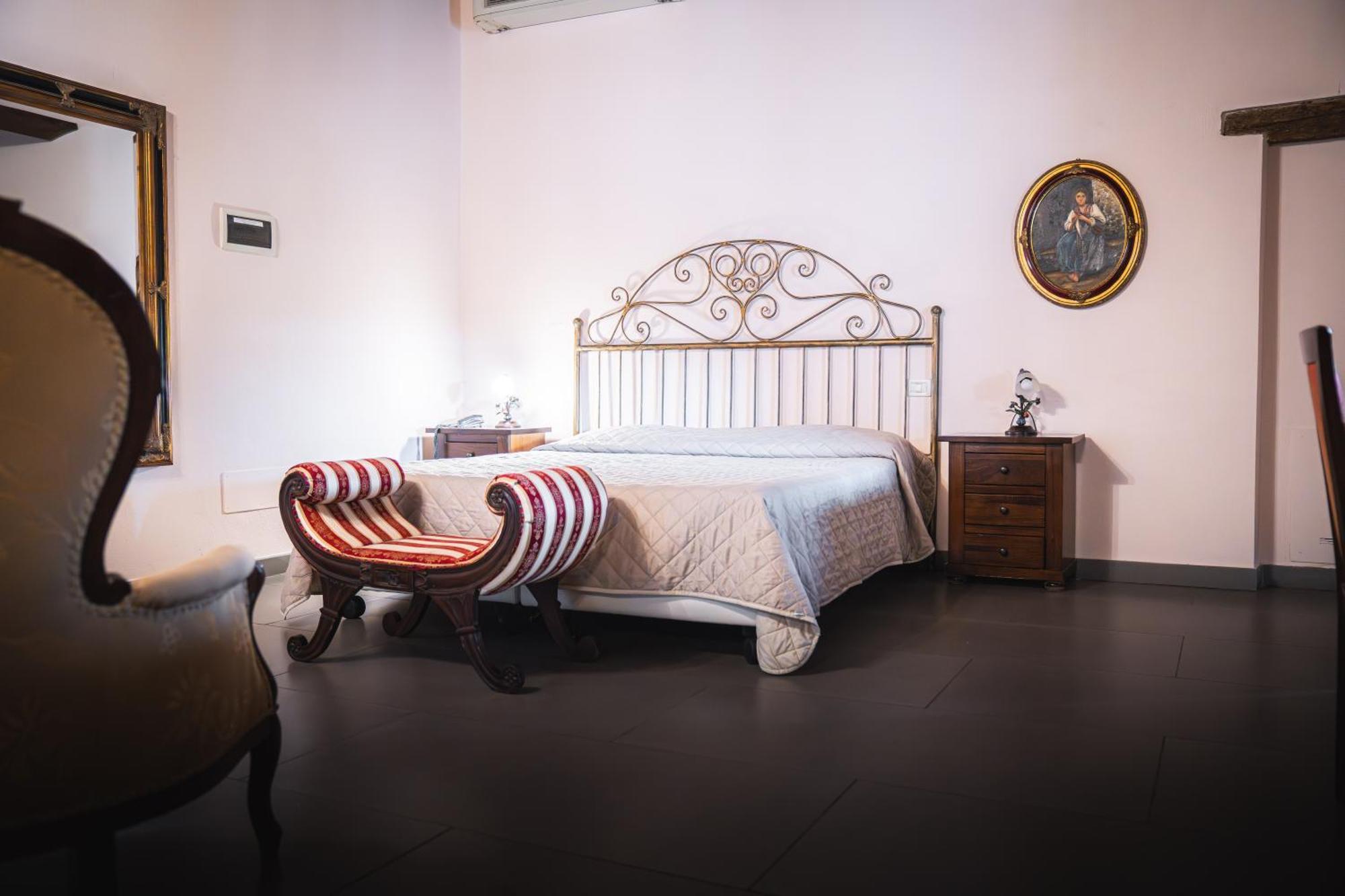 Hotel La Tavola Rotonda Cortemaggiore Екстериор снимка