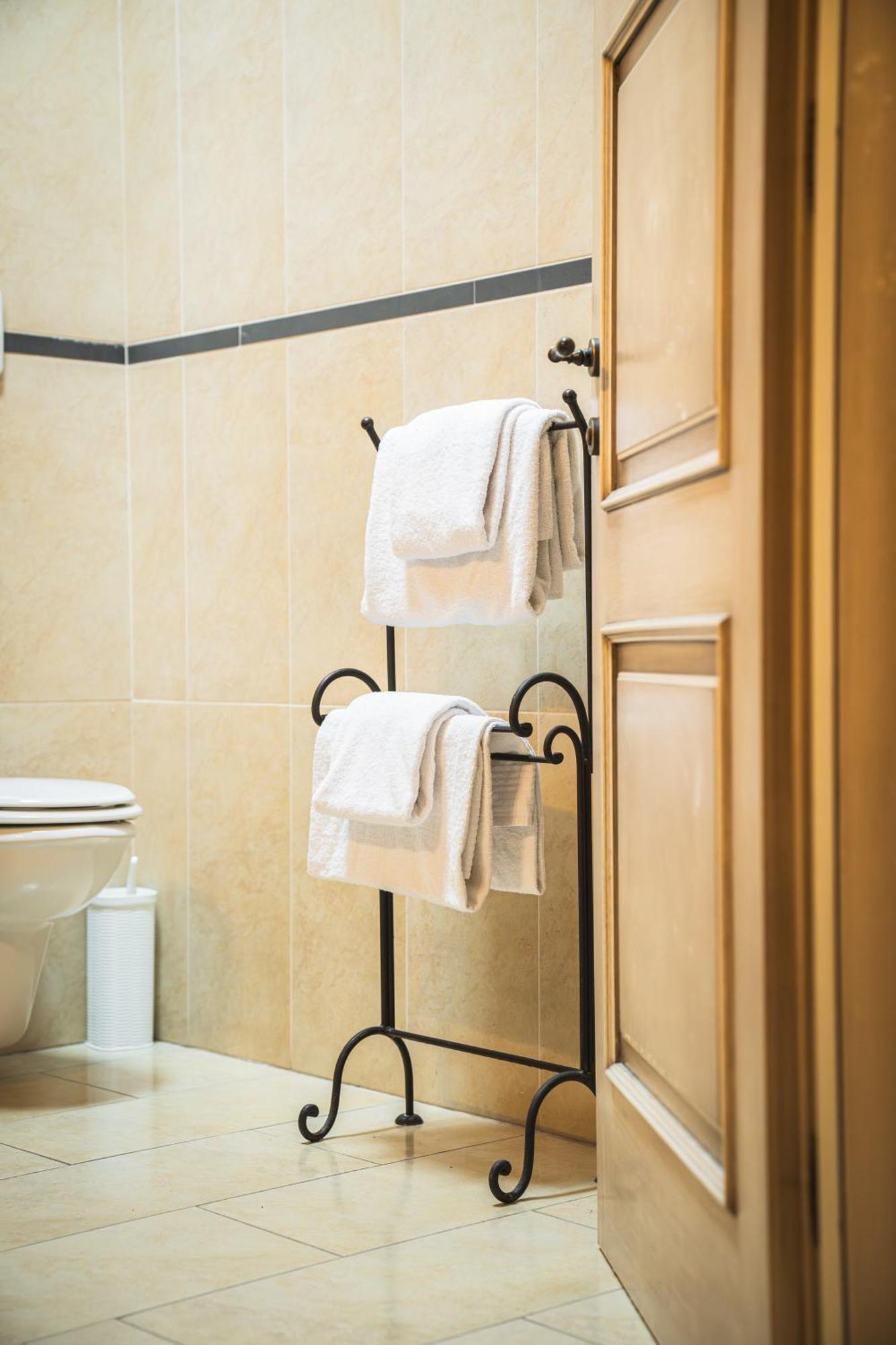 Hotel La Tavola Rotonda Cortemaggiore Стая снимка
