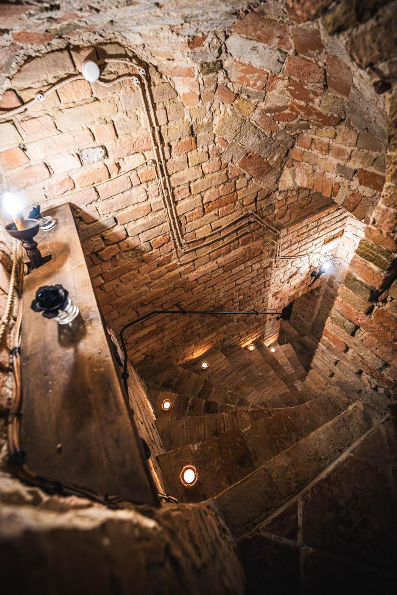 Hotel La Tavola Rotonda Cortemaggiore Екстериор снимка