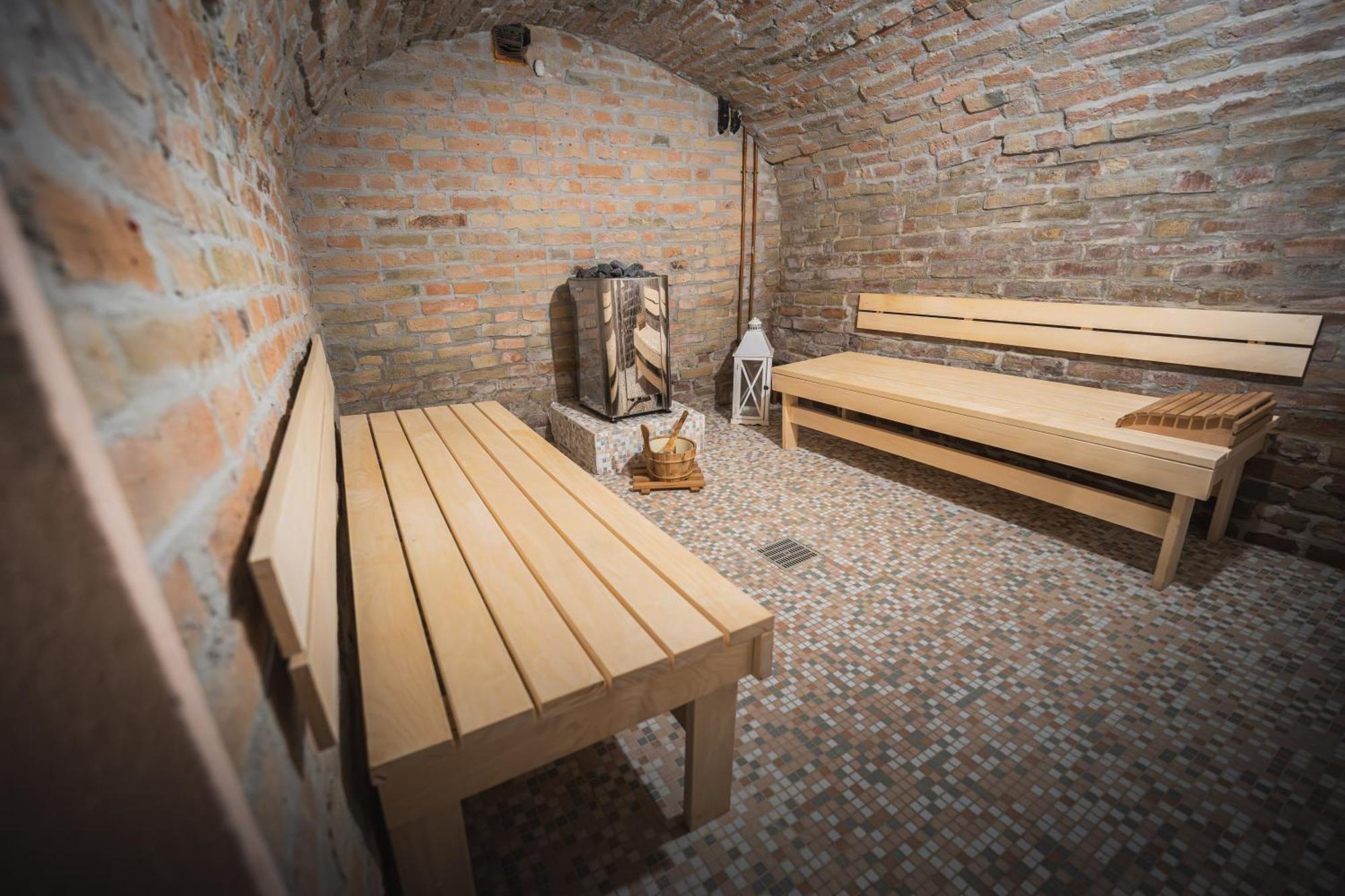Hotel La Tavola Rotonda Cortemaggiore Екстериор снимка